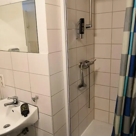 Monteurzimmer Zentrum ゲストハウス 2*