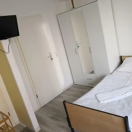 Guest house Monteurzimmer Zentrum 2*